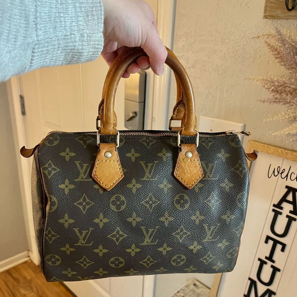 Louis Vuitton Monogram Speedy 25